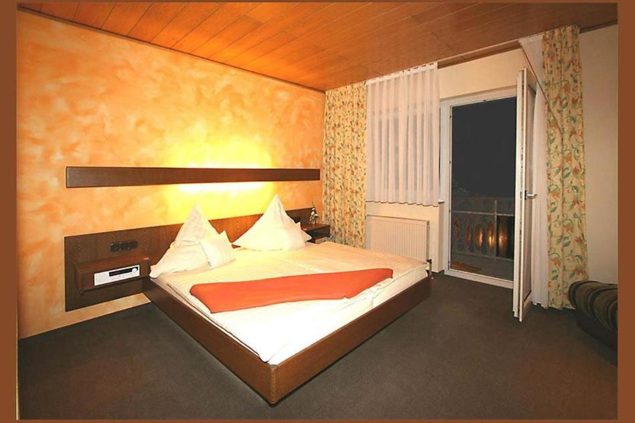 Hotel Zur Krone Ronneburg  Ngoại thất bức ảnh