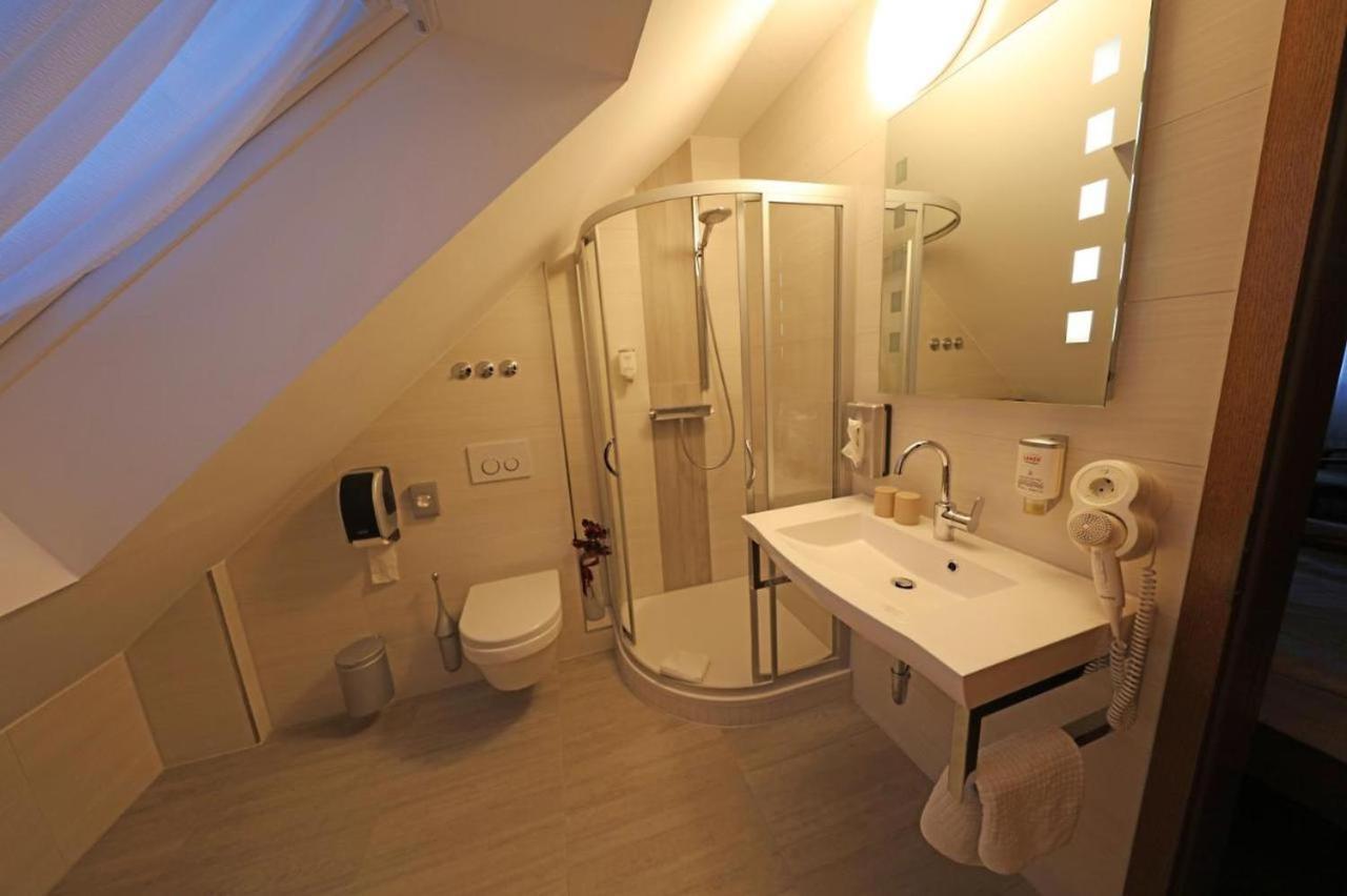 Hotel Zur Krone Ronneburg  Ngoại thất bức ảnh