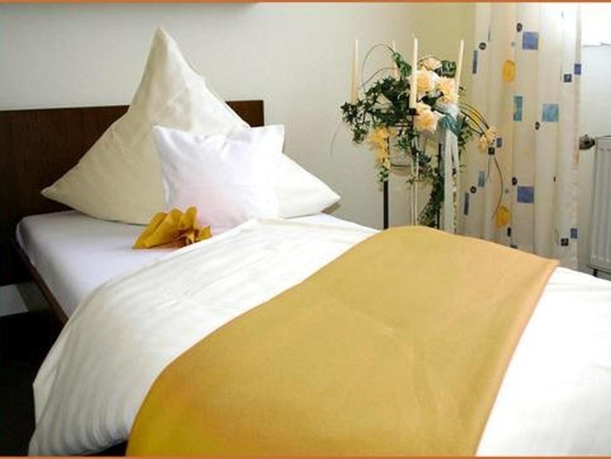 Hotel Zur Krone Ronneburg  Ngoại thất bức ảnh