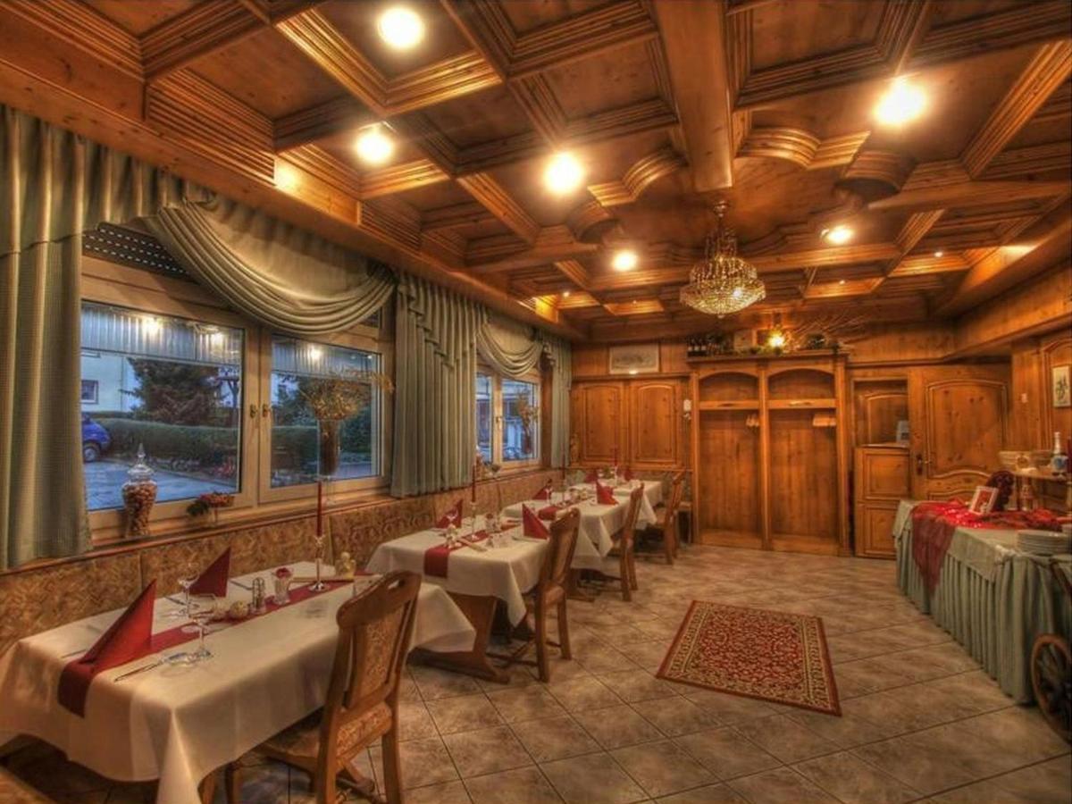 Hotel Zur Krone Ronneburg  Ngoại thất bức ảnh