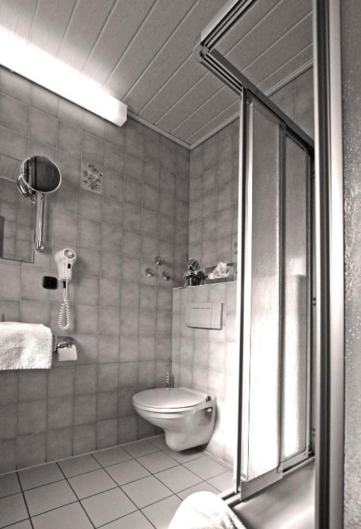 Hotel Zur Krone Ronneburg  Phòng bức ảnh