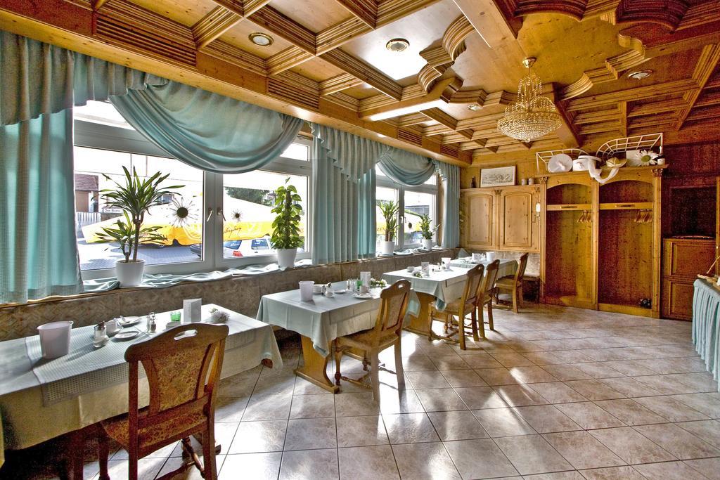 Hotel Zur Krone Ronneburg  Ngoại thất bức ảnh